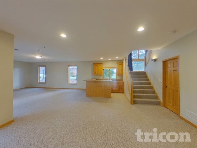 Building Photo - 1202 Adrian Dr