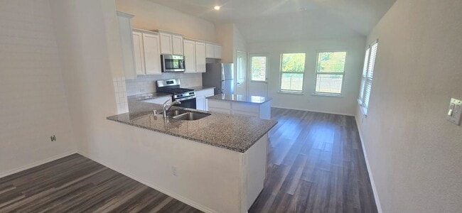 Building Photo - 1350 Acmite Ave