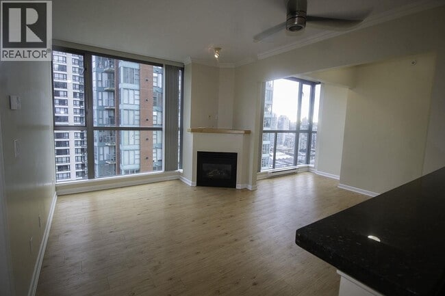 Building Photo - 928 Richards St