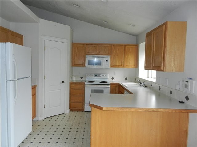 Building Photo - 734 W Clark Ave