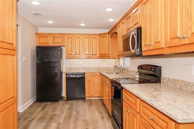 Building Photo - 38 Woodlake Dr