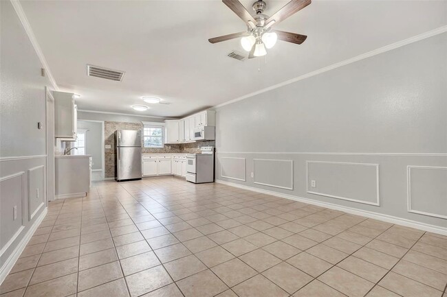 Building Photo - 7900 Fm-2354