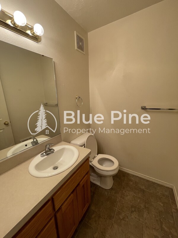 Foto del edificio - 345 S Byron Ave