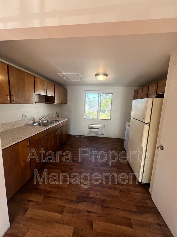 Building Photo - 461 Locust St