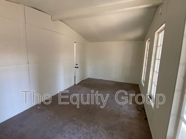 Building Photo - 1434 W Feemster Ave