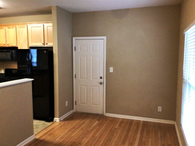 Building Photo - 555 Rockbridge Dr