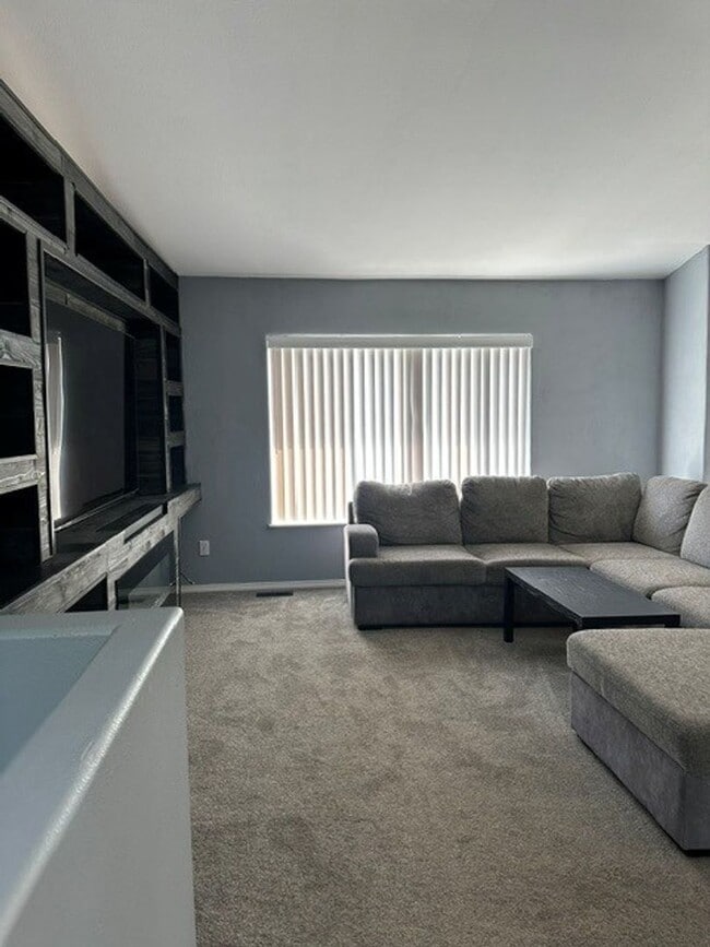 Building Photo - 3Bed, 2Bath Single Family Home in Beautiful Eagle River!!