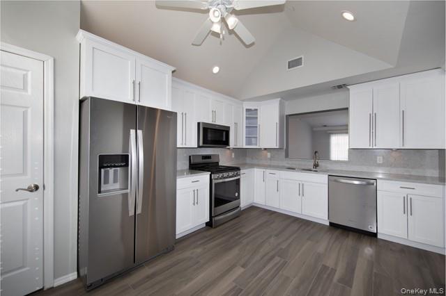 Building Photo - 238 Village Green Dr