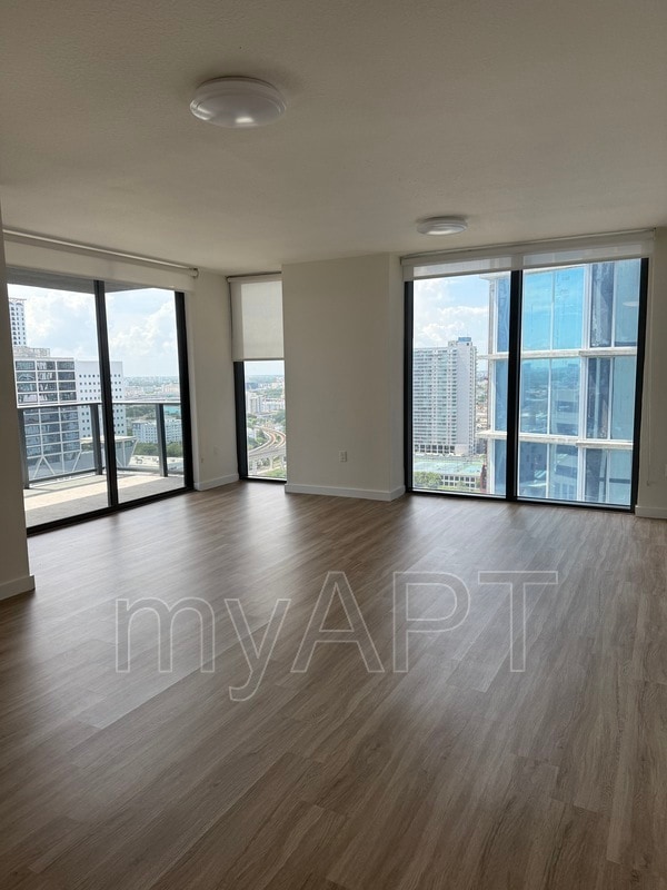 Building Photo - 513 N Miami Ave