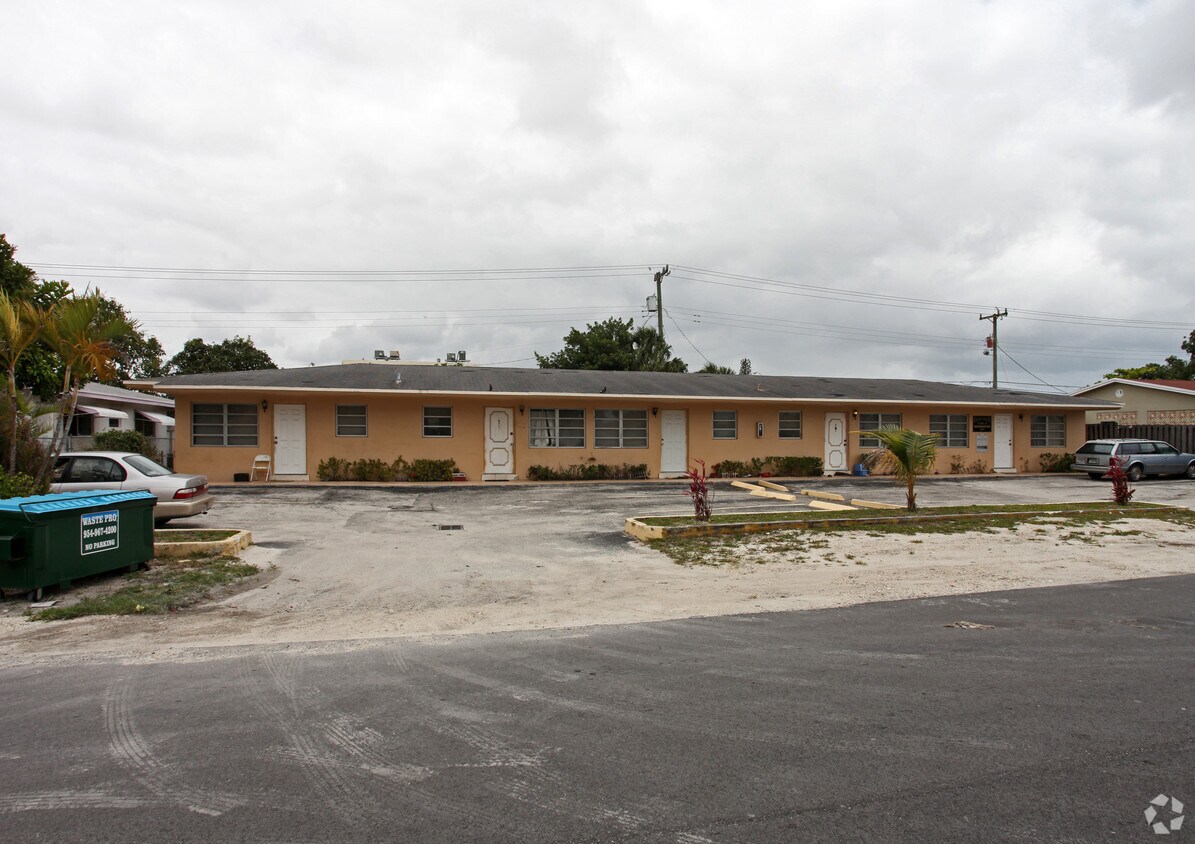 Building Photo - Golden Coach Apartments
