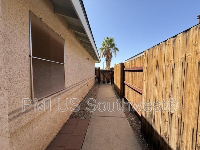 Foto del edificio - 851 Baseline Rd