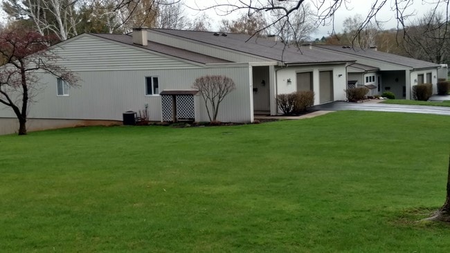 Building Photo - Oxford Towne Apartments