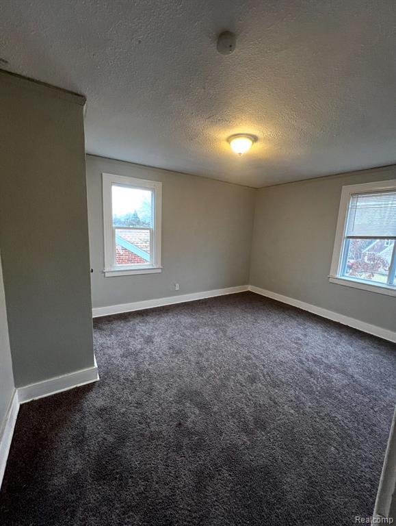 Foto del edificio - 15237 Rochelle Ave