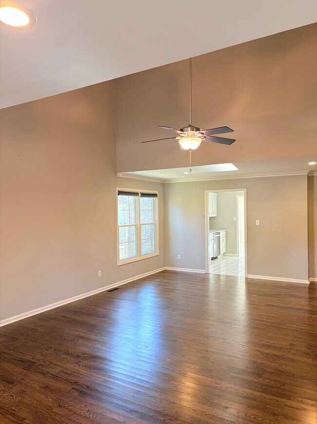 Foto del edificio - 747 Steeplechase Way