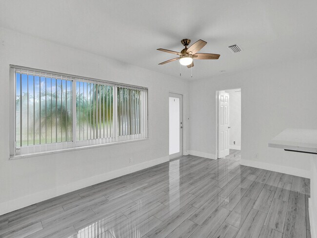 Foto del edificio - 601 NE 59th Ct