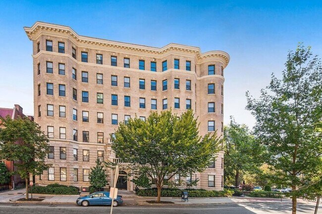 Building Photo - Spacious and Bright One Bedroom in Mount V...