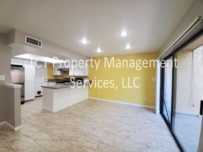 Building Photo - Three Bedroom Condo in the heart of Tempe