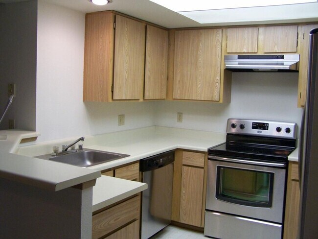 Foto del edificio - 2 Bed / 2 Bath Downtown Bellevue condo $3,095/month