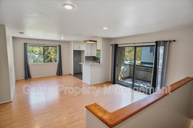 Foto del edificio - 23530 Newhall Ave