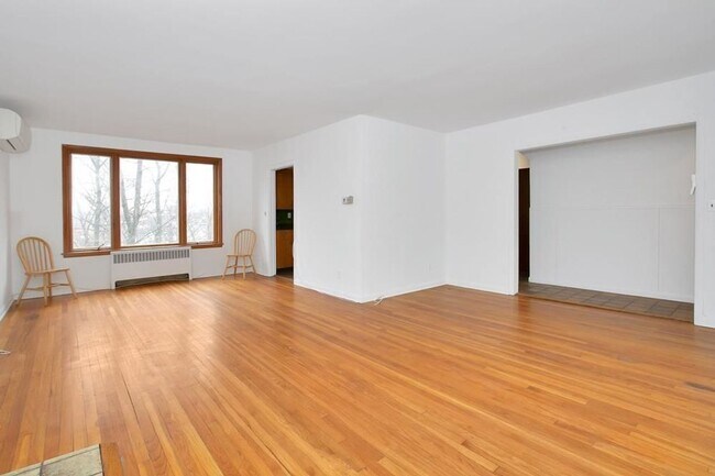 Building Photo - 2730 Edgehill Ave