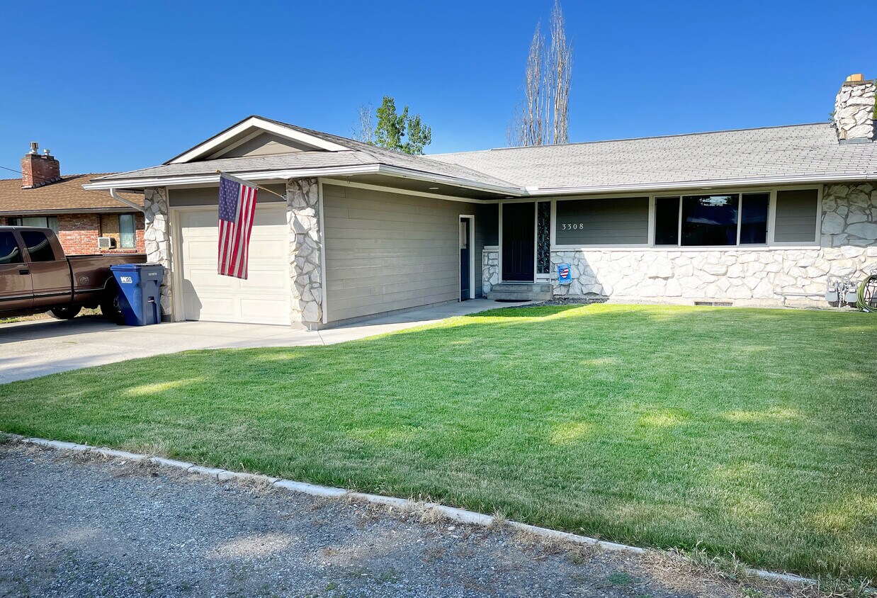 3308 S Raymond Cir, Spokane Valley, WA 99206 Townhome Rentals in
