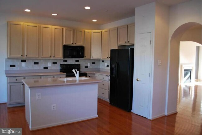 Foto del edificio - 2624 Island Grove Blvd