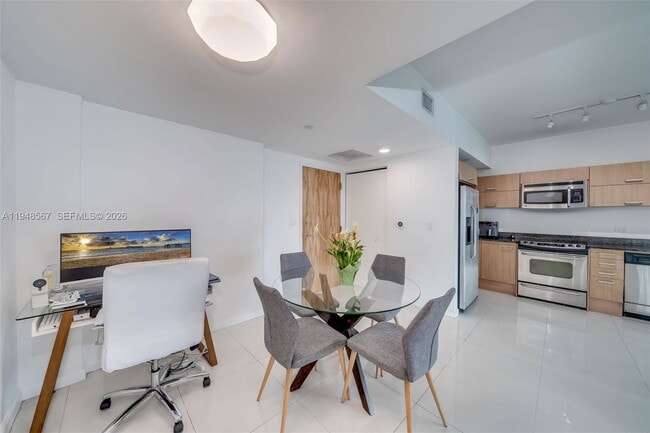 Foto del edificio - 350 S Miami Ave