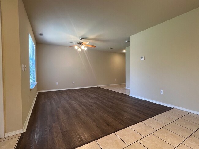 Building Photo - 1682 Willowbrook Dr