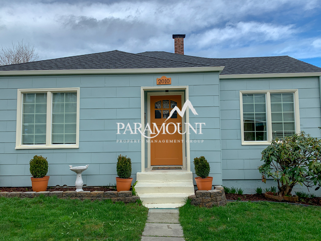 Building Photo - Cozy 2 Bed 1 Bath with Partial Water Views...