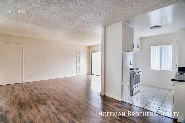 Foto del edificio - 8330 Willis Ave