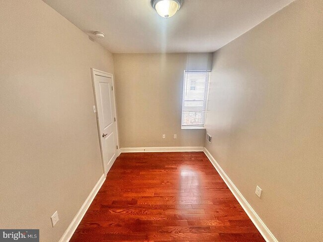 Foto del edificio - 2124 S Mole St