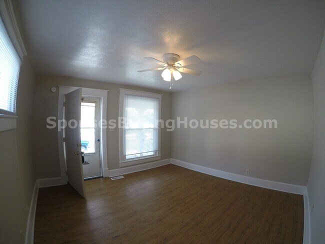 Building Photo - 1446 S Richland St