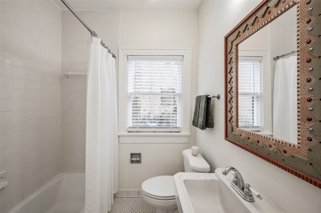 Photo - 1737 Albans Rd Apartment