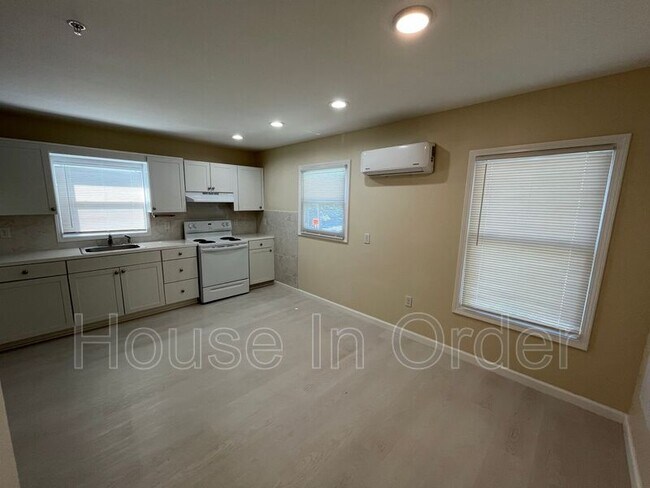 Foto del edificio - 305 8th Ave E