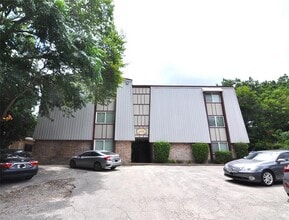 Building Photo - 2207 Leon St