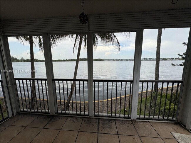 Foto del edificio - 1075 NE Miami Gardens Dr