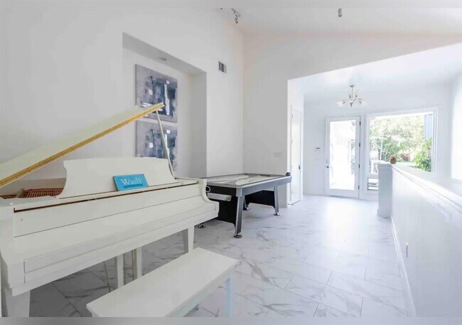 Foto del edificio - 5924 Lookout Mountain Dr