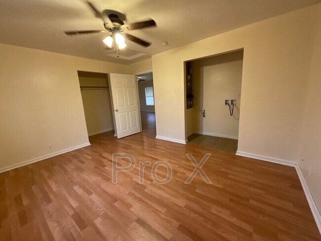 Foto del edificio - 1105 Katherine Ave