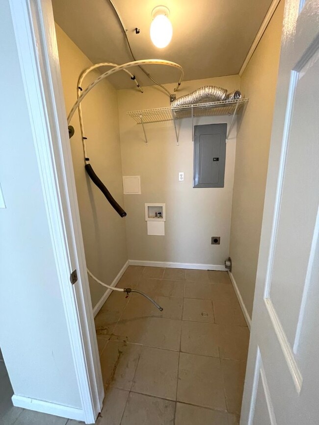 Building Photo - 1 Bed 1 Bath Apartment FOR RENT in Moscow Mills, MO