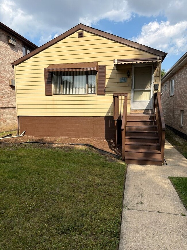 Building Photo - 4429 N Neenah Ave