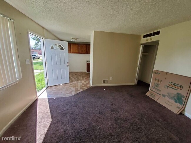Foto del edificio - 3 br, 1 bath House - 8699 Essex Ave