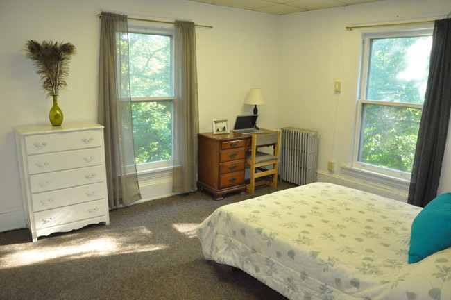 Bedroom #1 - 118 Ferris Pl