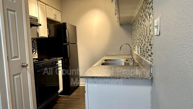 Foto del edificio - 5426 Menchaca Rd