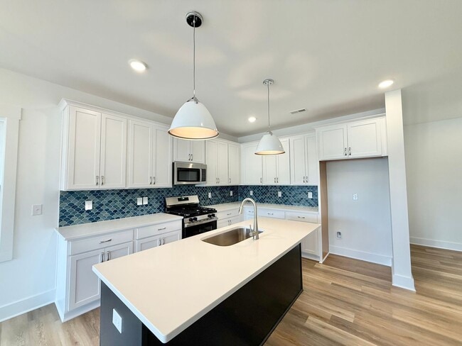 Foto del edificio - New Construction 3BD, 2.5BA Raleigh Home with a First Floor Bedroom & Detached 2-Car Garage