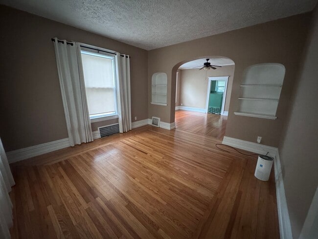 Foto del edificio - Charming Updated 4 Bedroom in East Council...