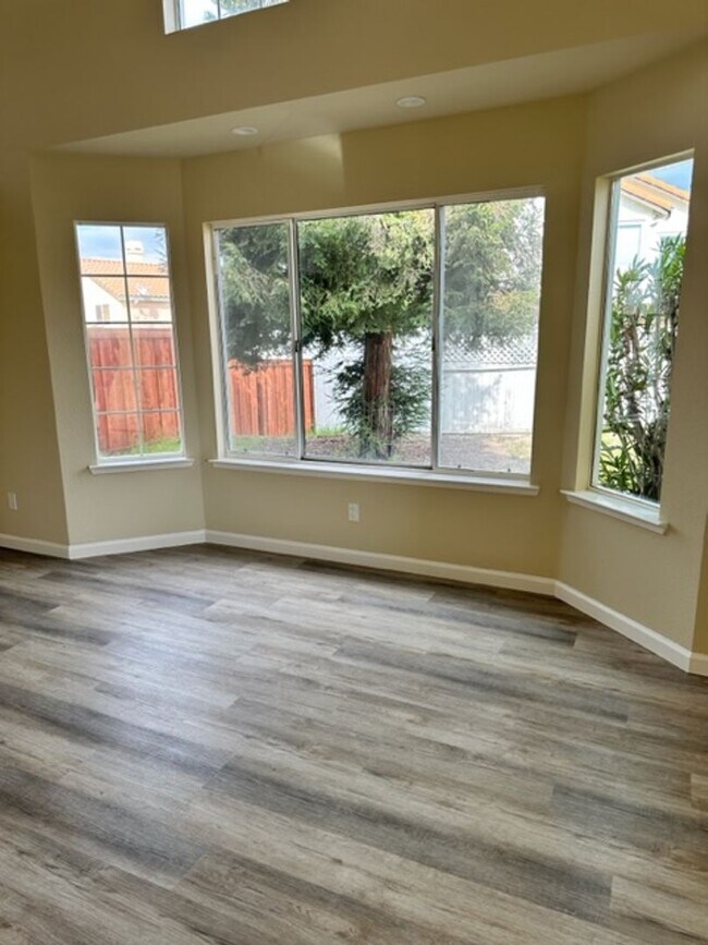 Building Photo - Meadowlark Estates