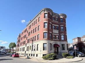 Building Photo - 100 Linden St