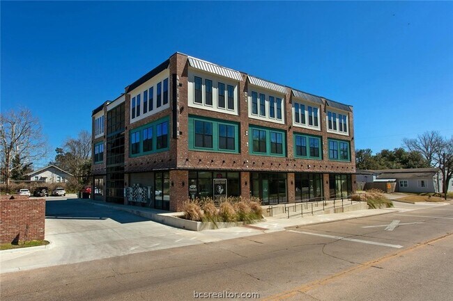 Building Photo - 305 W 27th Street Unit 335