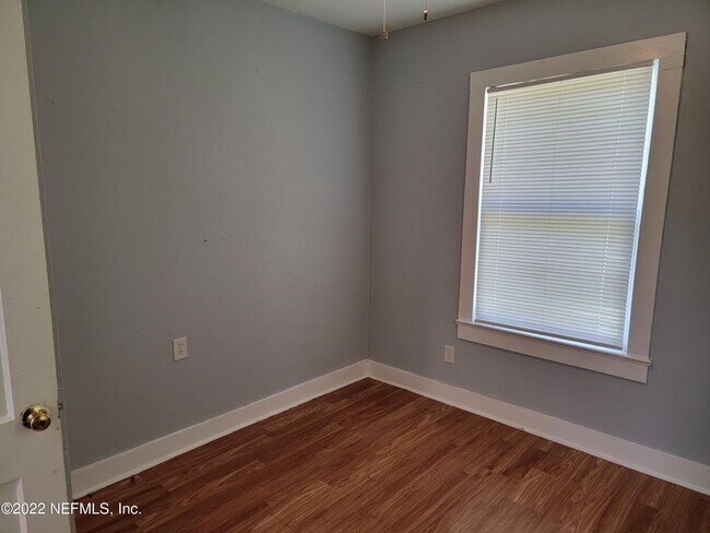Foto del edificio - 1546 Old Middleburg Rd N