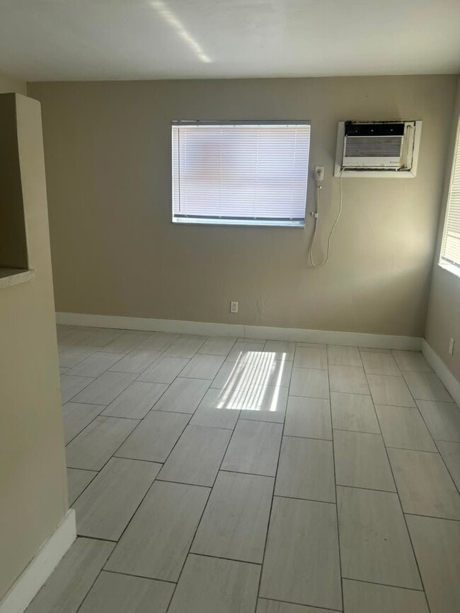 Building Photo - 3639 SW 13th Ct